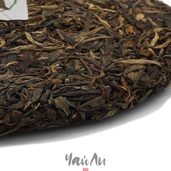 Шэн пуэр Китай на кончике языка, Лун И 2012г 357гр